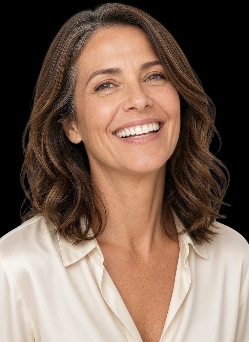 Donna di 45 anni con sorriso naturale e denti allineati